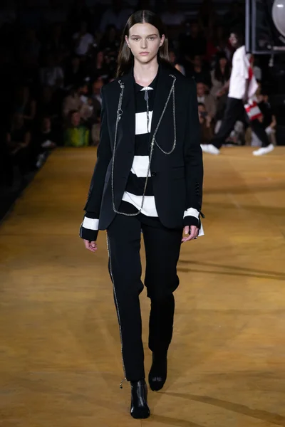 Look 84